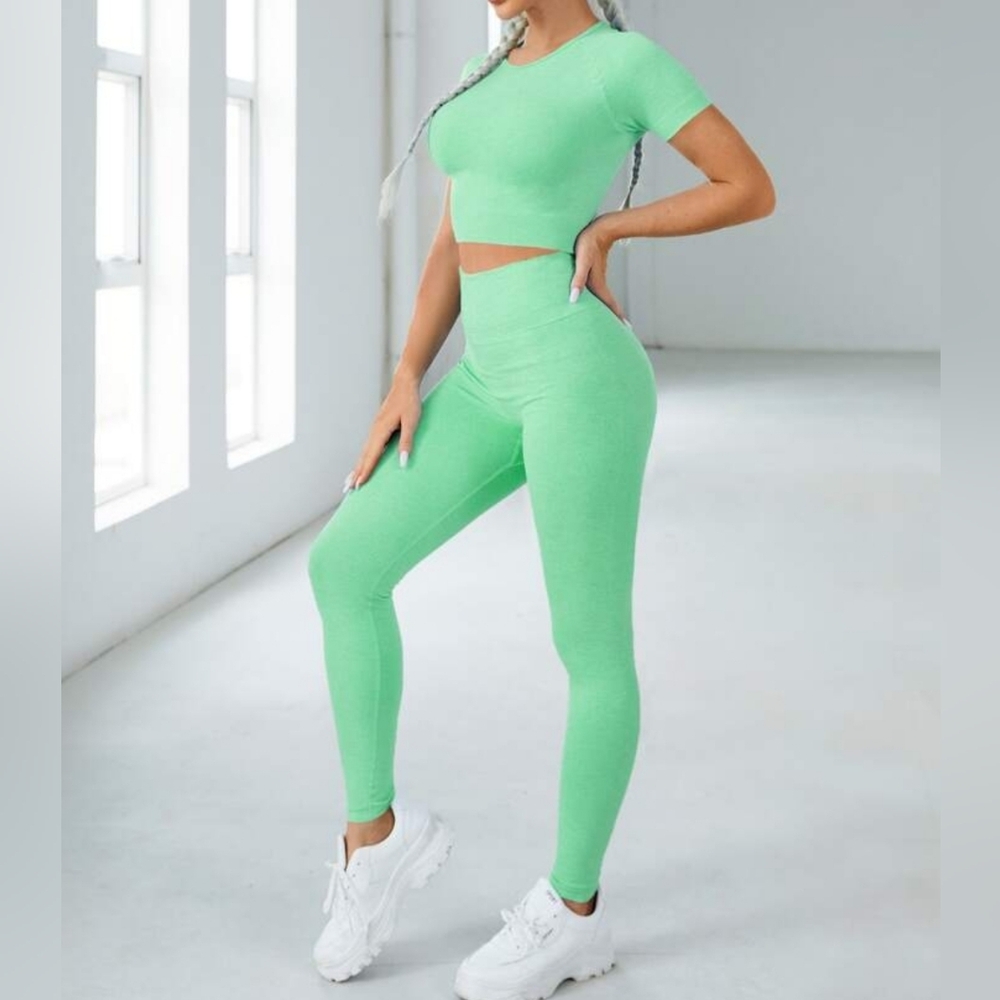 Activewear 2 Piece Set / L (runs small)/ Mint Green